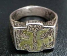 Seljuk Incised Silver Ring with Gold Inlay , Origin: Mediterranean, Circa: 1100 AD to 1400 AD Ancient Gold Ring, Antique Mens Jewelry, Islamic Jewelry, Antique Jewelry Box, Gold And Silver Rings