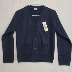 Claudia Uniform Escolares Navy Blue Cardigan Juniors Size 12 Nwt Button Front. Couldn't Find Any Info On This Company. I Believe It To Be Either A School Or Work Uniform Sweater/Cardigan. Heavy Duty Knit.. Garment Is New With Tags, In New Condition. Tag Says Size 12.. However Please See Photos For Measurements And Condition Thanks For Looking. @Neeko1979zy Blue V-neck Cardigan With Buttons, Blue V-neck Sweater With Button Closure, Blue Workwear Sweater With Pockets, Blue Sweater With Pockets For Work, Blue Workwear Sweater With Button Cuffs, Blue Workwear Cardigan With Pockets, Blue Sweater With Button Cuffs For Work, Blue Winter Sweater With Button Cuffs, Blue Winter Tops With Snap Buttons