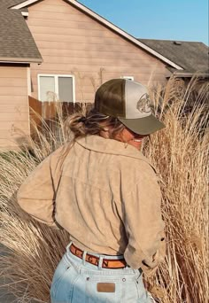 Western Autumn Outfits, Minimalist Country Outfit, Olden Days Outfits, Cute Southern Outfits Country Style, Country Autumn Outfit, Womens Southern Style Outfits, Real Country Outfits, Mountain Western Outfit, Simple Cowboy Outfit