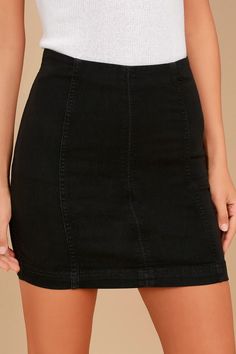 Free People Modern Femme - Denim Mini Skirt - Black Skirt for recruitment :) Mini Skirt Outfit Summer, Skirt Outfit Summer, Black Denim Mini Skirt, Mini Skirt Outfit, Dress Up Jeans, Wear Crop Top, Miniskirt Outfits, Casual Wedding Dress, Outfit Jeans