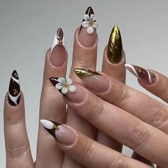 Wedding Nails Chrome, Gel Nails Floral, Nails Rabbit, Cute Flower Nails, Rabbit Nails, Chrome Almond, Nails Floral, Nails Brown, Nails Chrome