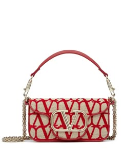 dark red/beige leather trim monogram pattern gold-tone logo plaque gold-tone logo lettering chain-link shoulder strap Evelyn Rose, Valentino Bag, Valentino Collection, Valentino Garavani Bag, Looks Party, Monogram Pattern, Dr Closet, Valentino Bags