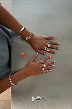 Silver Jewellery Aesthetic Rings, Silver Grunge Rings, Silver Jewels Aesthetic, Matte Silver Jewelry, Lots Of Silver Jewelry Aesthetic, Silver Jewelry Brown Skin, Silver Jewelry Outfits, Silver Jwellary Aesthetic, Daily Jewelry Ideas