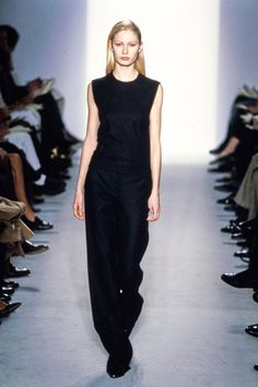 Kristy Hume, Kirsty Hume, Minimalistic Outfits, Paris Chic, Runway Looks, Runway Collection