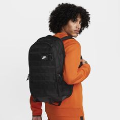 Meet the backpack made for the person who needs to carry it all. Whether it's on a sunny day hike or hiking around campus, you have plenty of space to stay organized while also staying comfortable. Multiple zippered pockets complement the spacious main compartment, and both the back and straps are padded for long days on your feet. Mochila Nike, Black Sportswear, Nike Bags, Chest Strap, Petite Jeans, Wedding Guest Dress Summer, Stay Organized, Nike Sb, Black Backpack