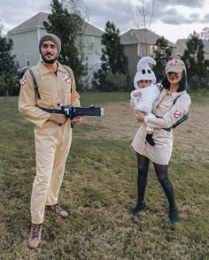 Family Of 3 Halloween Costumes Superhero, Parents And Son Halloween Costume, Mommy Daughter Costume Ideas, Holloween Costume Ideas Family 3, Halloween Costumes Baby And Parents, Halloween Costumes Mom Dad And Baby, Halloween Costumes For Baby And Parents, Iconic Family Costumes, Cool Family Costumes