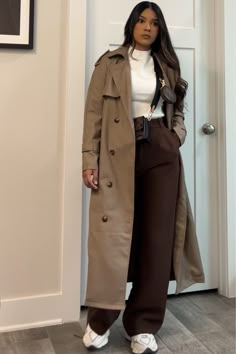 Fall Coat Outfit, Coat Outfit Casual, Cute Professional Outfits, Outing Outfit, Casual Work Outfits Women, Jeans Outfit Fall, Blue Jean Outfits, Trench Coat Outfit, Classy Winter Outfits