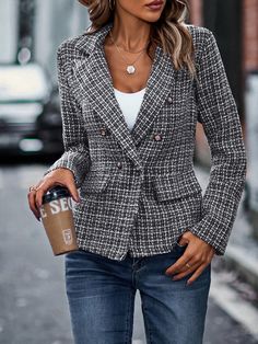 Looks Jeans, Women Blazers, Women Suits, Tweed Blazer, Business Casual Outfits, Blazers For Women, Jean Outfits, Jeans Style, Suits For Women