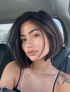 Bob Hairstyles Straight Hair, Best Bob Haircuts For Fine Hair, Straight Hair Round Face, Bob Hairstyles Straight, Light Brown Bob, Textured Bobs, Bob Haircuts For Fine Hair, Medium Bob Haircut, Wavy Bob Haircuts