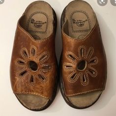 Iso These Doc Marten Sandals!! Either In Brown On Black, Size 6 90s Doc Martens, Doc Marten Sandals, Brown Dr Martens, Dr Shoes, Doc Marten, Vintage Sandals, Estilo Hippie, Funky Shoes, I'm With The Band