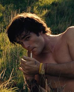 Jacob Elordi smoking a cigarette shirtless Daniel Desario, Joseph Gordon Levitt, Logan Lerman, Andrew Garfield, Markiplier, Jared Padalecki