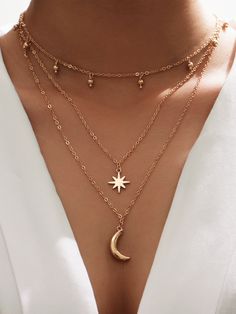 Collar a capas con diseño de luna | SHEIN USA Gold Moon Charm Necklace For Parties, Gold Necklace With Moon Charm For Party, Star Charm Necklace, Star And Moon, Moon Pendant Necklace, Casual Jewelry, Jewelry Accessories Ideas, Fancy Jewellery, Fancy Jewelry