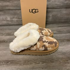 Ugg Cluggette Slippers Jagged Camo Print The Hybrid Silhouette Of The Classic Slipper And Scuffette Gets An Edgy Update With A Cheeky, Fashion-Forward Pop Of Camo For Spring. The Iconic Treadlite By Ugg Outsole Allows For Indoor And Outdoor Wear, While The Fluffy Collar And Lining Of Signature Uggplush Upcycled Wool And Lyocell Pamper Your Feet With That Ugg Feel You Expect. Treadlite By Ugg Proprietary Compound Which Increases Cushioning And Traction For A Supremely Lightweight, Ultra-Durable S Ugg Cluggette Slippers, Ugg Cluggette, Cute Uggs, Casual Country Outfits, Cowgirl Accessories, Western Shoes, Classic Slippers, Country Style Outfits, Preppy Shoes