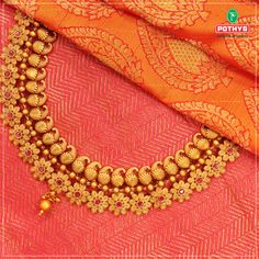 Long Necklaces Gold, Gold Wedding Jewelry Necklace, Sarees Pattu, Jewelry Stack, Temple Jewelry Necklace, Gold Bridal Necklace, Gold Jewelry Outfits, Gold Jewelry Simple Necklace, Gold Necklace Indian Bridal Jewelry