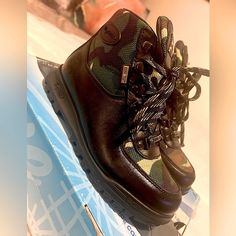 Very Rare Vasque Skywalk Vintage Hiking Boots Gore-Tex Black/Camouflage. Army Style Gore-Tex Vasquez Boots With Original Box. Some Signs Of Wear. Gore Tex Hiking Boots, Camouflage Colors, Army Fashion, Gore Tex, Hiking Boots, Original Box, Camouflage, Kids Shoes, Kids Shop