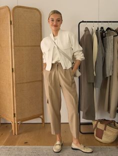 White Jacket Outfit Casual, Cropped Jacket Outfit, Women Professional Attire, Neat Casual Outfits, Fashion Corner