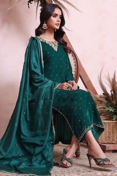 Velvet Salwar Suit, Velvet Salwar, Long Kameez, Velvet Suit Design, Pearl Work, Velvet Dress Designs, Chiffon Flower