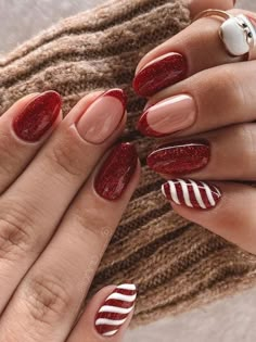 Candy Cane Nails, December Nails, Red Christmas Nails, Christmas Nails Easy, Shellac Nails, Festival Nails, Short Nail Designs