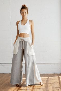 Adidas Hose, Wide Leg Yoga Pants, Free People Activewear, Wide Leg Sweatpants, Elegante Casual, Pants Outfit, Boho Outfits, Yoga Poses