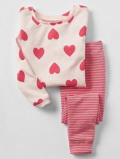 Hearts & stripes sleep set Valentines Pjs, Toddler Girl Clothing, Girls Pjs, Cute Sleepwear, Cute Pajama Sets, Toddler Pajamas, Girls Sleepwear, Cute Pajamas, Sleep Set