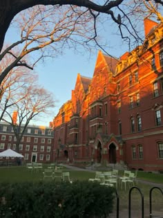 the building has many tables and chairs in front of it