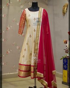 Thread Work On Blouse, Pink Color Lehenga, Work On Blouse, Punjabi Dress Design, Mrunalini Rao, Embroidery Thread Work, Floor Length Anarkali, Color Floor