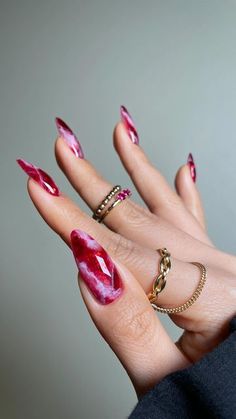 Every Other Nail Different Color, Wine Marble Nails, Pearl Marble Nails, Darker Nail Designs, Spicy Nails, Red Marble Nails, Nails With Stones, Marble Tutorial, White Marble Nails