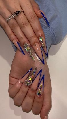 Bling Birthday Nails, Short Valentine Nails, Nail Designs Acrylic, Nail Designs Bling, Stilleto Nails Designs, Sharp Nails, Valentine Nails, Nails Design With Rhinestones, Stiletto Nails Designs