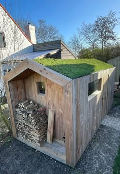 Sedumdak Schuur Shed Bar Ideas, Bbq Shed, Homesteading Animals, Barn House Interior, Yard Sheds, Sauna House, Diy Storage Shed, Garden Home Office, Backyard Buildings