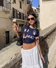 White Skirt Outfits, France Outfits, European Summer Outfits, Looks Street Style, 가을 패션