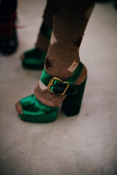 Green crushed velvet buckle shoes backstage at Prada Green Platform Sandals, Sock Fashion, Prada Menswear, Chunky Heel Platform Sandals, Prada Green, Green Platform, Mode Shoes, Velvet Heels, Cooler Look