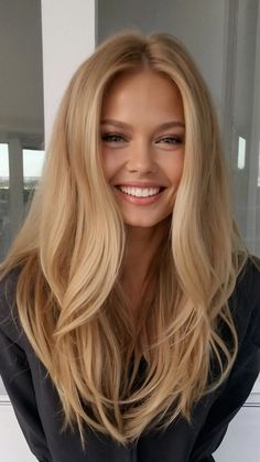 Sweet Golden Hues: 13 Honey Blonde Hairstyles for Every Mood - Inspire Inlet Honey Blonde With Dimension, Blond Hair With Brown Highlight, Blonde Warm Hair, Golden Honey Blonde Hair Balayage, Honey Blonde With Money Piece, Honey Blonde Hair Pale Skin, Honey Dark Blonde Hair, Gold Blonde Hair Honey, Honey Blonde Hair Short