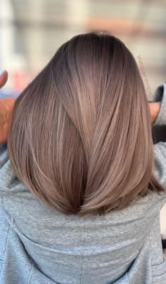 Haircolor Trend 2022 Fall, Best Hair Color For Fall 2023, Fall Hair Color Ideas For Straight Hair, Brunette Fall Hair 2023 Long, Lite Brown Hair With Highlights, Fall Mid Length Hair Colors, Autumn Hair Colours 2022, Brown Hair Ombre Straight, Lob Haircut Balayage