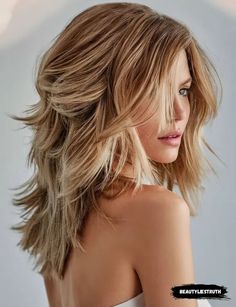 #HaircutIdeas #TousledHair #NaturalMovement Long Hair Over 50, Short Choppy Hairstyles, Tousled Layers, Corte Shaggy, Choppy Hairstyles, Grey Hair Dye, New Hair Do