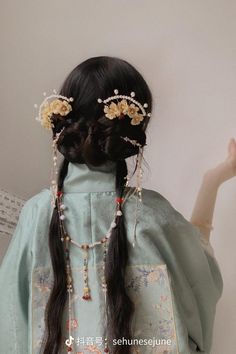 Chinese Hairstyle Aesthetic, Viet Hairstyles, Long Chinese Hairstyles, Chinese Hanfu Hairstyle, China Hairstyle, Hanfu Hair, Traditional Chinese Hair