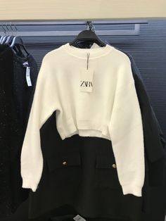 Zara Gift Card, Fitness Wear Outfits, Fashion Top Outfits, Simple Trendy Outfits, Looks Chic, Warm Outfits, Casual Style Outfits, Teen Fashion Outfits