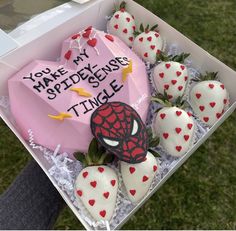 “You make my spidey senses tingle” is written on top of a pink chocolate heart with Spider-Man on it. the heart is surrounded by white chocolate covered strawberries with hearts on them. Wedding Cake With Name, Valentine Chocolate Covered Strawberries, Chocolate Covered Strawberries Bouquet, Spiderman Gifts, Cake With Name, Strawberry Gifts, Spiderman Theme, Mens Valentines Gifts, Classic Wedding Cake