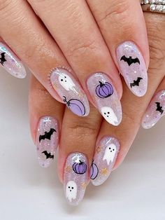 glittery nails with ghost designs Bat Nails, Nail Art Halloween, Holloween Nails, Halloween Acrylic Nails, Cute Halloween Nails, Pumpkin Nails, October Nails, Nagel Tips, Doll Makeup