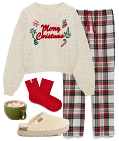 Cute Winter Pjs Women, Christmas Sleepover Outfit, Cozy Christmas Outfit Aesthetic, Christmas Outfits Pajamas, Cute Christmas Pjs For Women, Pjs Outfits Christmas, Christmas Outfit Home, Christmas Outfit Pajamas, Cute Pjs Christmas