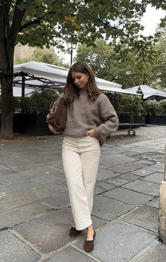 Stylish Mom Outfits Fall, Buck Mason Women, Mustard Sweater Outfit Fall, Emmy Red Carpet, Mom Outfits Fall, Fall Nyc, Emmys Red Carpet, Winter Sweater Outfits, Elegant Minimalism