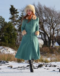 Collectif Annabele princess coat in green Snow Coat, Snow Skirt, Princess Coat, Green Coat, Vintage Coat, Costume Outfits, 1940s Fashion, Winter Fashion Outfits, Hat Fashion