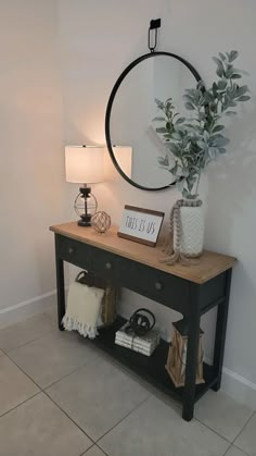 Small Entryway Table, Entry Table Decor, Console Table Decorating, Entrance Table, Entryway Table Decor, Table Decor Ideas, Entry Hallway, Hall Decor, Front Entrance