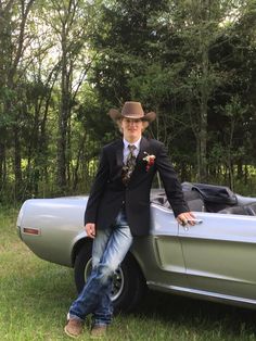 Country Prom Outfits Men, Western Hoco Outfit Men, Prom Western Wear Guys, Western Prom Looks For Guys, Guys Prom Outfit With Jeans, Cowboy Prom Pictures, Country Boy Prom Outfit, Cowboy Prom Outfits For Guys, Western Prom Outfits For Guys