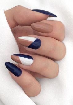 Nail Art Triangle, Triangle Nails, Dark Blue Nails, Navy Nails, Navy Blue Nails, Blue Nail Art, Geometric Nail, Trendy Nail Art, Popular Nails