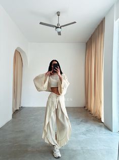 Комплект из двух предметов для йоги в стиле бохо юбка с - Etsy Таиланд Spiritual Chic Outfits, Goddess Casual Outfit, Flowy Dance Outfit, Holistic Outfits, Goddess Asthetics Outfit, Flowy Pants Outfit Dressy, Spiritual Aesthetic Outfit, Casual Festival Outfit