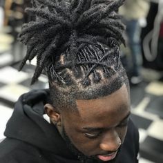 Stylis Tapered Locs, Dreadlock Man Bun, Long Dreads Ponytail Men, High Top Dreads, Loc Hairstyles For Men, Short Dread Styles, Men Locs