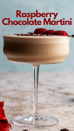 Raspberry Chocolate Martini Chocolate Drinks Alcohol, Christmas Martini Recipes Vodka, Chocolate Vodka Drinks, Chocolate Liqueur Cocktail, Chocolate Liqueur Recipes, Dessert Martini Recipes, Sweet Martini Recipes, Chocolate Raspberry Martini, Chocolate Alcoholic Drinks