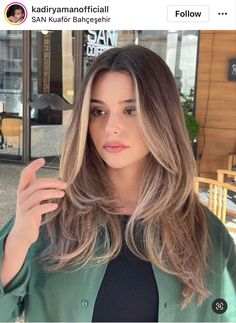 Layered Hair Medium Highlights, Balayage Layers Medium, Popular Medium Hairstyles, Highlights That Dont Start At The Root, Layered Baylage Hair, Brown W Highlights Hair, Neutral Light Brown Hair With Highlights, Cotton Bangs Hair, Layered Brown Balayage Hair