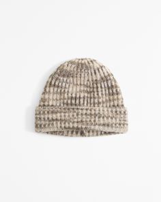 Super soft and warm tall beanie in our cozy cotton-blend fabric, with folded brim and all-over ribbed texture for maximum comfort and warmth. Mens Beanie, Man Up, Ribbed Texture, Athletic Fits, Men's Accessories, Swimwear Accessories, Jacket Tops, Abercrombie Fitch, Oatmeal