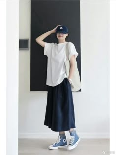 Japanese Oversized Fashion, Japanese Casual Outfits, Simply Outfit, Ankle Length Socks, Oversized Black T Shirt, A Line Midi Skirt, Midi Skirts Style, Daily Outfit Inspiration, Maxi Skirt Outfits